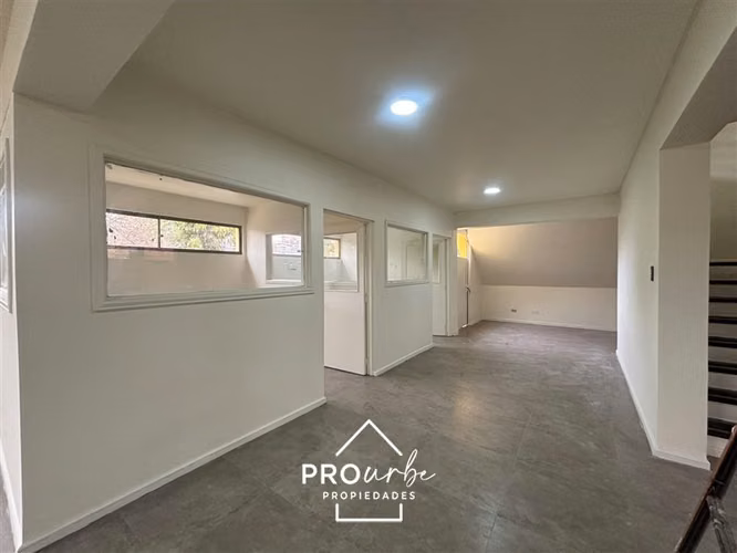 Oficina en arriendo 685 m útiles en Ñuñoa