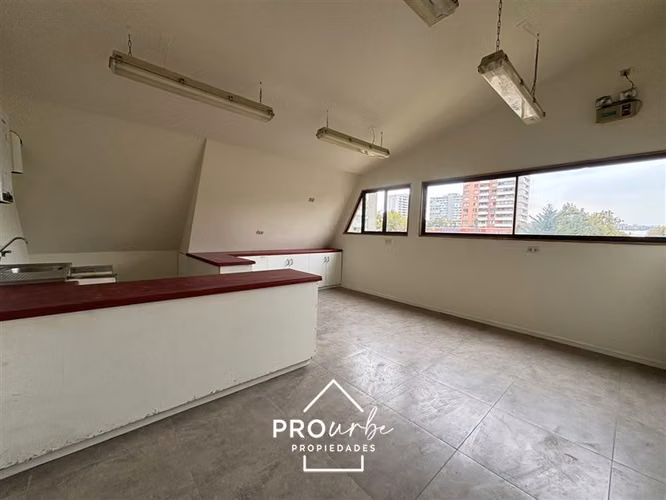 Oficina en arriendo 685 m útiles en Ñuñoa