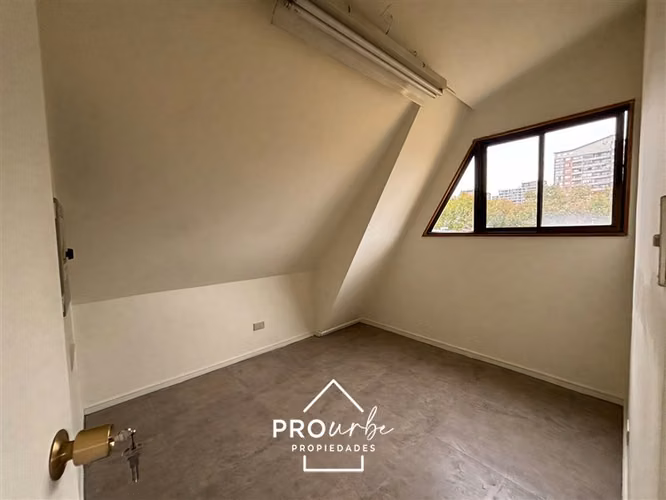 Oficina en arriendo 685 m útiles en Ñuñoa