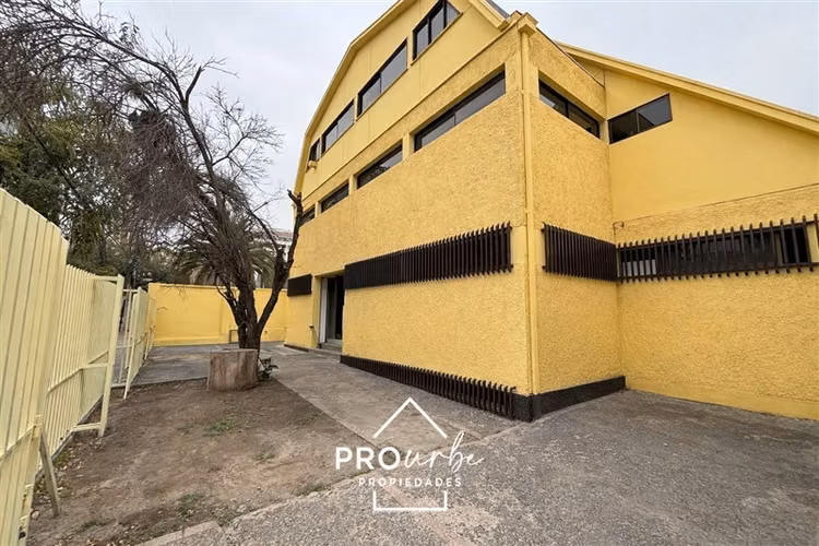 Oficina en arriendo 685 m útiles en Ñuñoa