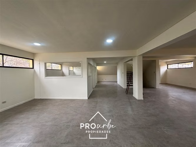Oficina en arriendo 685 m útiles en Ñuñoa