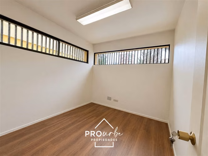Oficina en arriendo 685 m útiles en Ñuñoa
