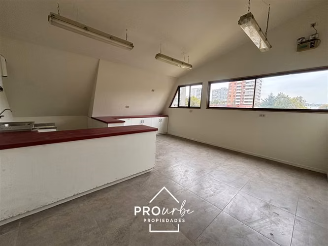Oficina en arriendo 685 m útiles en Ñuñoa