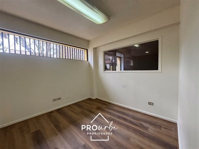 Oficina en arriendo 685 m útiles en Ñuñoa