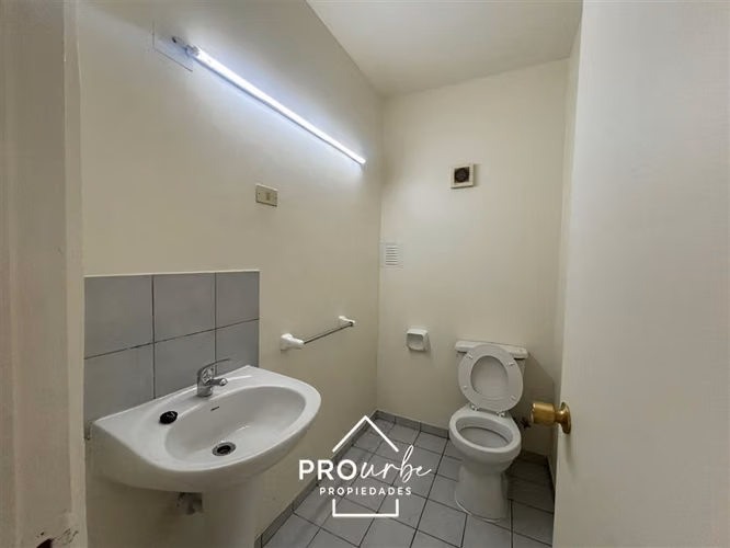 Oficina en arriendo 685 m útiles en Ñuñoa