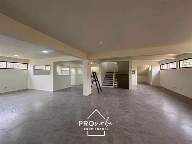 Oficina en arriendo 685 m útiles en Ñuñoa