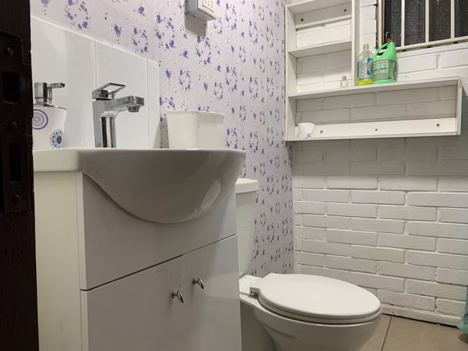 Casa en arriendo en Villa La Gloria, frente a plazoleta