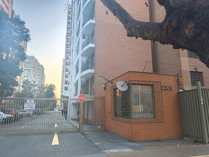 Vendo amplio departamento 2D 2B estacionamiento y Bodega en Macul.