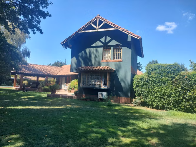 Hermosa casa en parcela de 5000 m2, Loteo La Reina, Talca