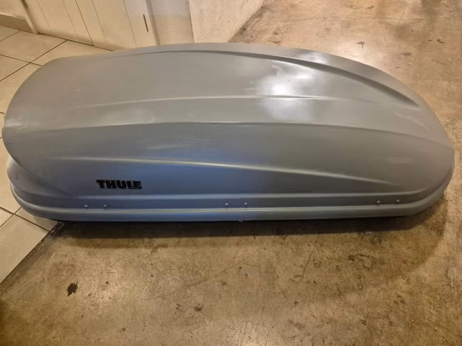 Portamaletas marca Thule Touring M 400 lts (incluye barras Thule)