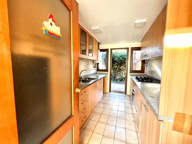 Linda Casa con grandes espacios en Isla teja