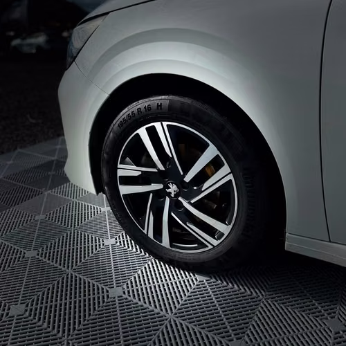 Peugeot 208 PURETECH 100 1.2 HB (2022)