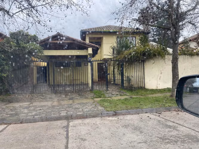 ARRIENDO amplia y cómoda Casa en exclusivo sector residencial Jardines de Talca
