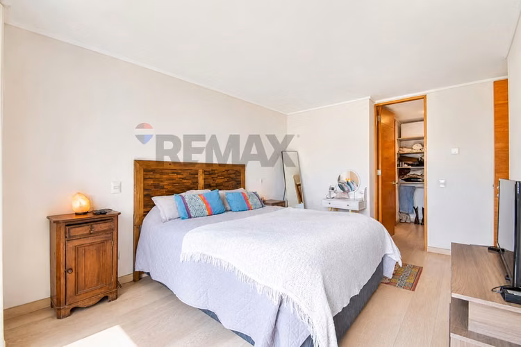 Amplio y moderno departamento 3d en pocuro
