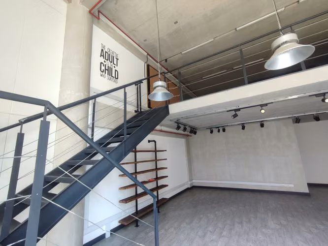 ARRIENDO OFICINA EN PATIO MAYOR HUECHURABA 4B 3EST 1 BODEGA