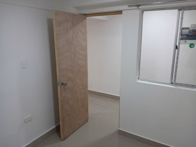 SE ARRIENDA AMPLIO DEPARTAMENTO EN PRIMER PISO - Imagen 9