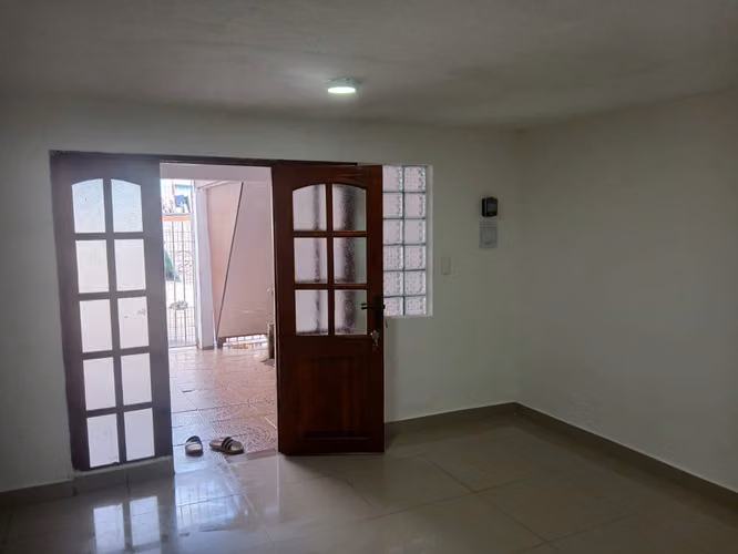 SE ARRIENDA AMPLIO DEPARTAMENTO EN PRIMER PISO - Imagen 3