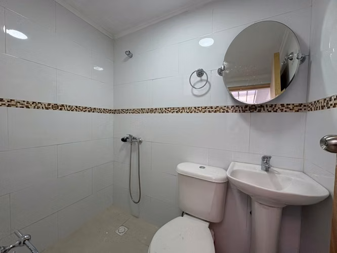 SE ARRIENDA AMPLIO DEPARTAMENTO EN PRIMER PISO - Imagen 10