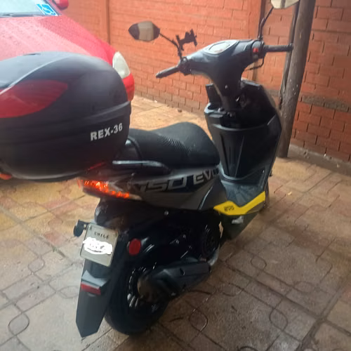 Vendo moto UM por prescripcion medica