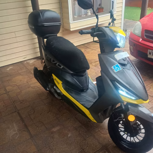 Vendo moto UM por prescripcion medica