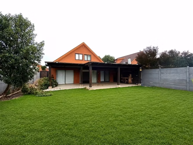Casa en Arriendo Cond.Brisas Norte de Chicureo 4D 3B