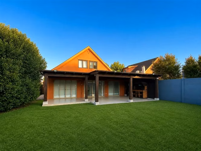 Casa en Arriendo Cond.Brisas Norte de Chicureo 4D 3B