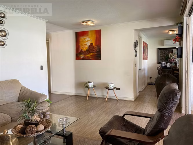 Casa en venta de 3 dorm. en Colina