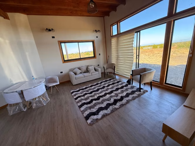 Amplia Parcela con piscina y cabaña en arriendo