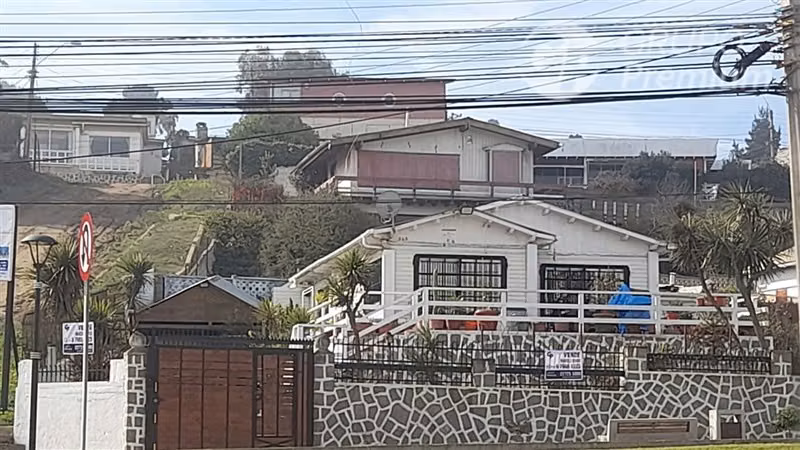 Casa en venta de 6 dorm. en El Tabo