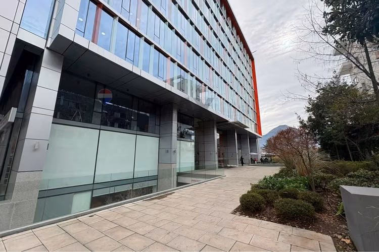 Moderna oficina uptown vitacura