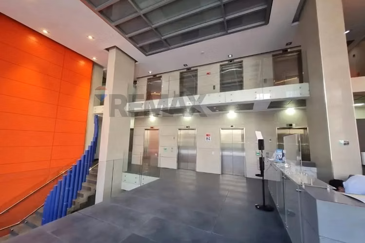 Moderna oficina uptown vitacura