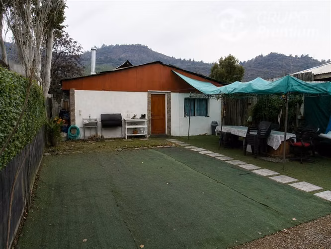 Amplia propiedad con patio y uso comercial potencial