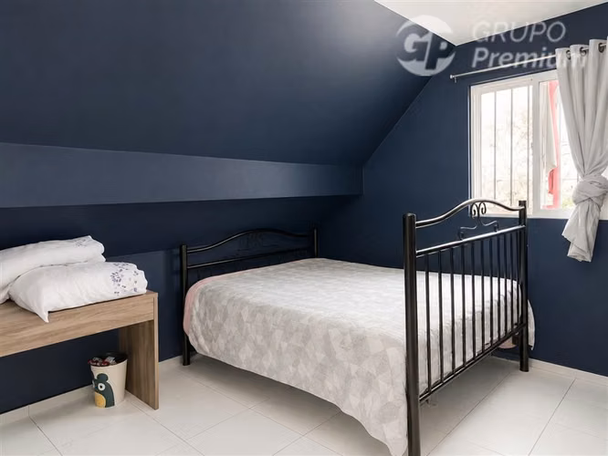 Amplia propiedad con patio y uso comercial potencial