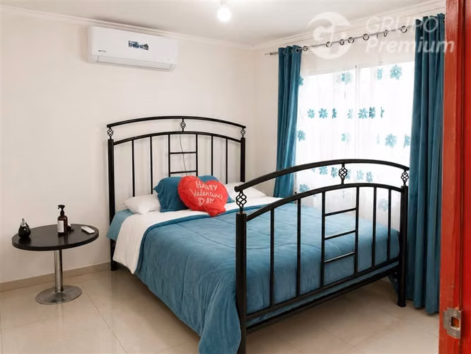 Amplia propiedad con patio y uso comercial potencial