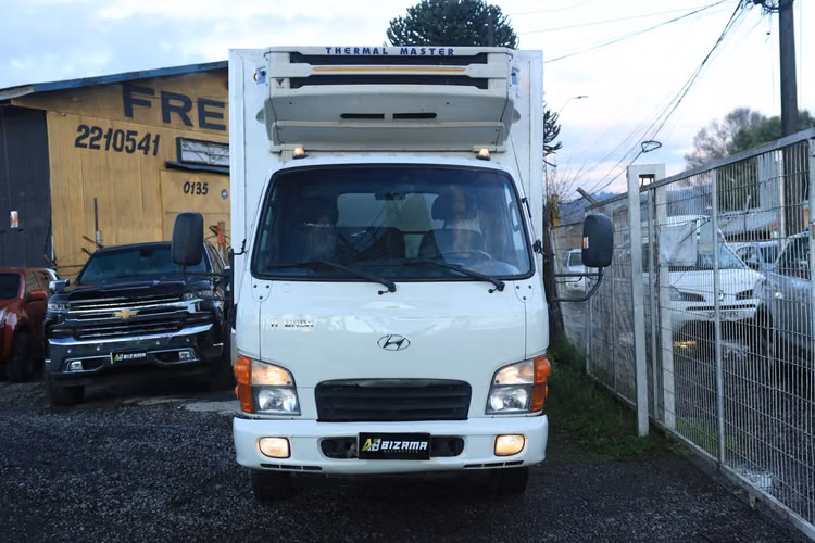 HYUNDAI HD35 CON CARROCERIA FRIO PLATAFORMA LEVANTE HIDRAULICO 2022