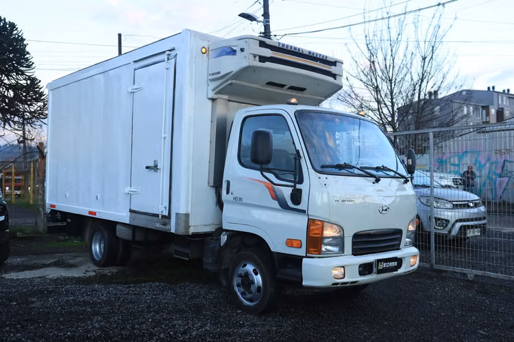 HYUNDAI HD35 CON CARROCERIA FRIO PLATAFORMA LEVANTE HIDRAULICO 2022