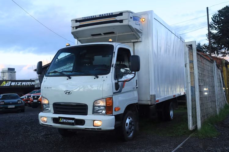 HYUNDAI HD35 CON CARROCERIA FRIO PLATAFORMA LEVANTE HIDRAULICO 2022