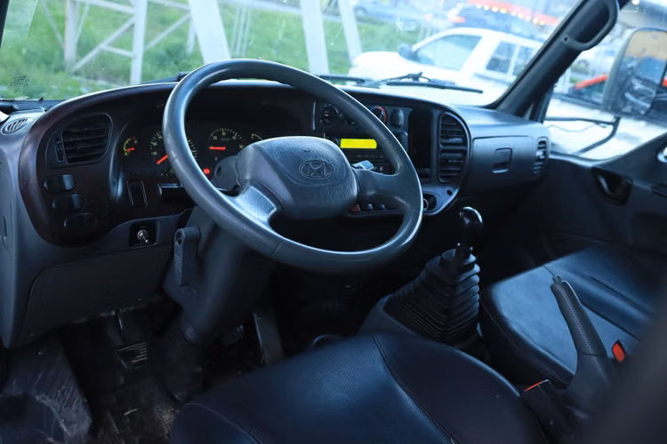 HYUNDAI HD35 CON CARROCERIA FRIO PLATAFORMA LEVANTE HIDRAULICO 2022