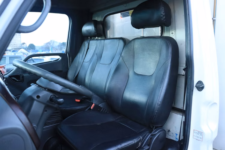 HYUNDAI HD35 CON CARROCERIA FRIO PLATAFORMA LEVANTE HIDRAULICO 2022