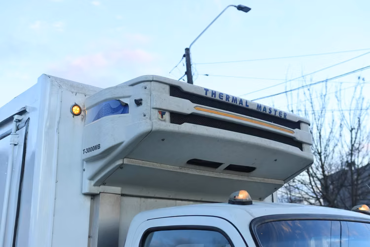 HYUNDAI HD35 CON CARROCERIA FRIO PLATAFORMA LEVANTE HIDRAULICO 2022