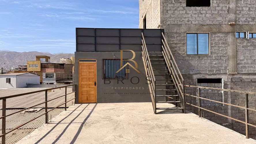 Casa 3 pisos Oportunidad! A pasos de la Vega Central