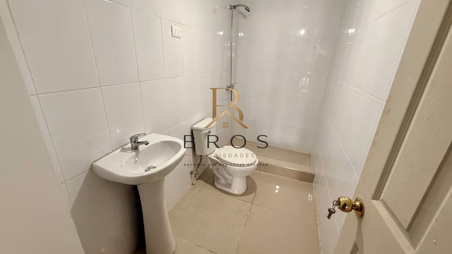 Casa 3 pisos Oportunidad! A pasos de la Vega Central