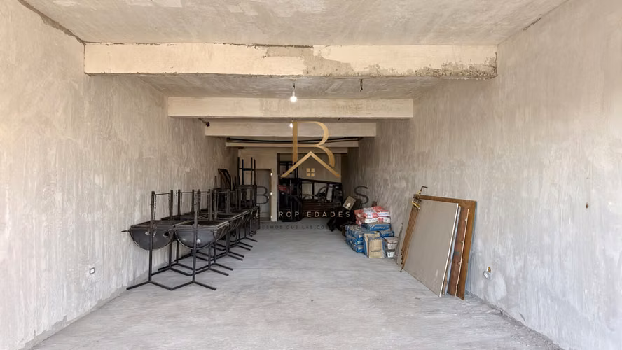 Casa 3 pisos Oportunidad! A pasos de la Vega Central