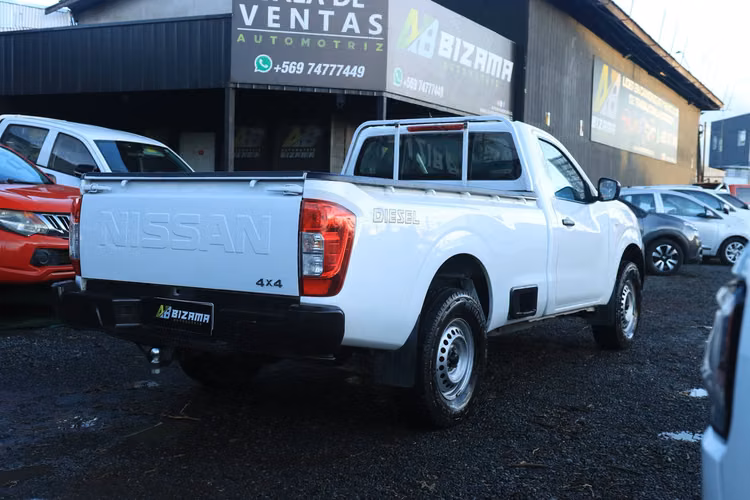 NISSAN NAVARA CAMIONETA CABINA SIMPLE 2023 4X4 1 DUEÑO 82MIL KM