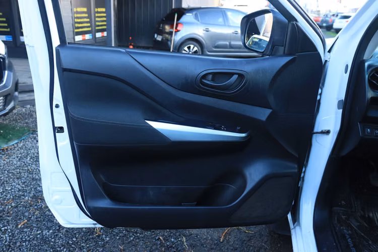 NISSAN NAVARA CAMIONETA CABINA SIMPLE 2023 4X4 1 DUEÑO 82MIL KM