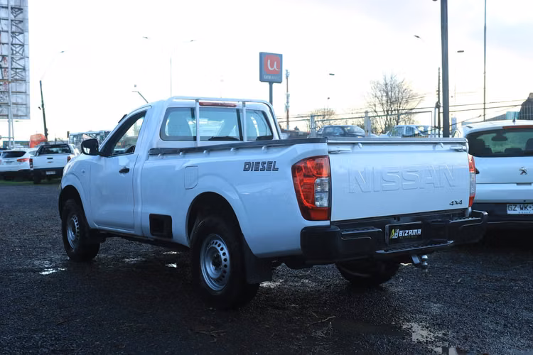 NISSAN NAVARA CAMIONETA CABINA SIMPLE 2023 4X4 1 DUEÑO 82MIL KM