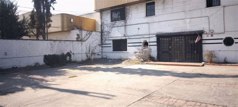 Local Comercial Av. El salto recoleta ideal para fabrica