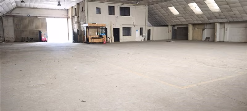 Bodega en arriendo en Av. El salto recoleta ideal para fabri