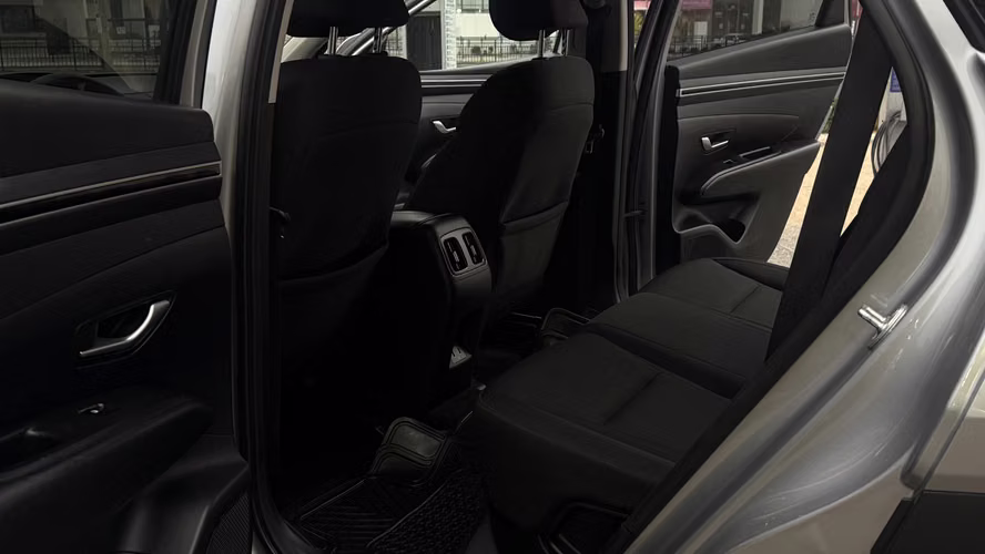 Hyundai Tucson NX4 1.6 GDI 7DCT Automática Año 2023 - Imagen 9
