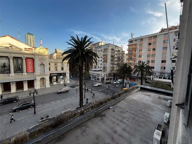 Oficina en arriendo frente al Teatro Municipal, Santiago